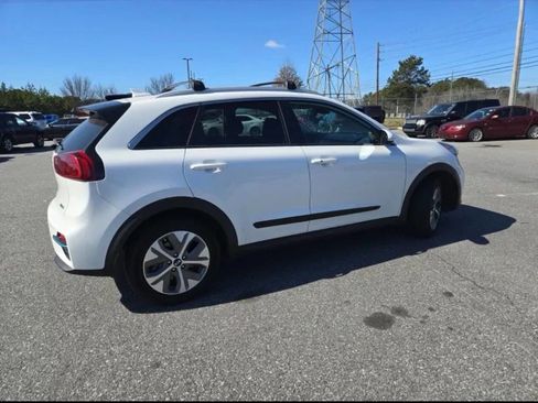 Used 2020 Kia Niro EX Premium image 2
