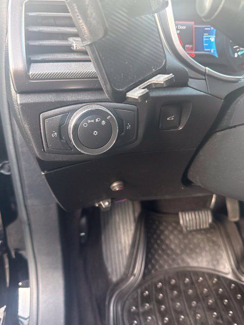 Used 2017 Ford Fusion SE w/ Fusion SE Technology Package FWD image 16