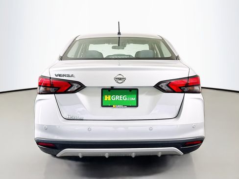 Used 2022 Nissan Versa S w/ Trunk Package image 8