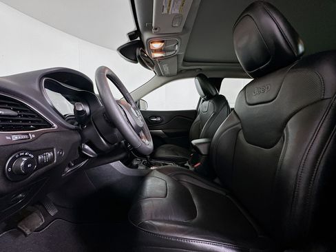 Used 2021 Jeep Cherokee Limited image 13