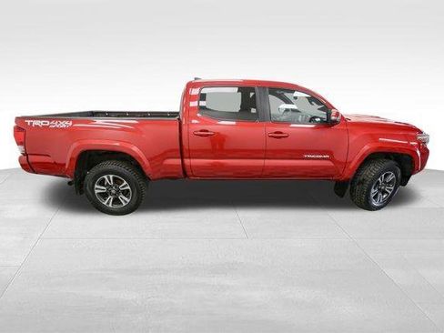 Used 2017 Toyota Tacoma TRD Sport image 9