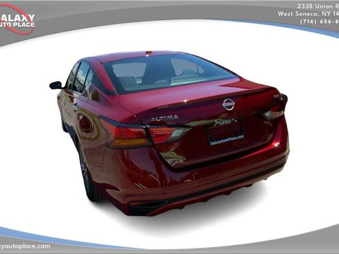 Used 2024 Nissan Altima 2.5 SV FWD image 7