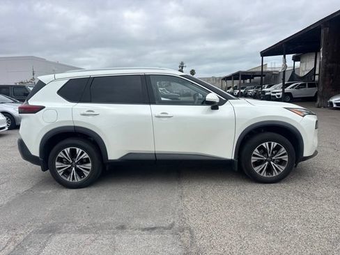 Used 2023 Nissan Rogue SV w/ SV Premium Package FWD image 4