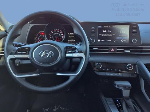 Used 2022 Hyundai Elantra SEL image 7
