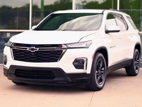 Used 2022 Chevrolet Traverse LT w/ Midnight/Sport Edition image 4