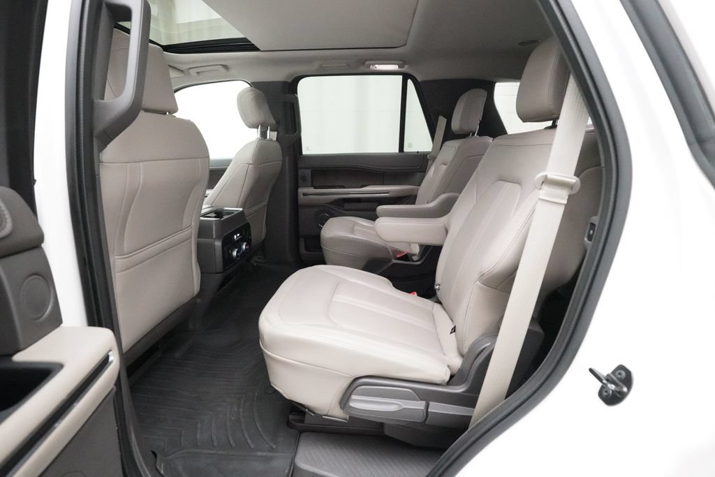 Used 2018 Ford Expedition Limited w/ Equipment Group 301A AWD/4WD image 15