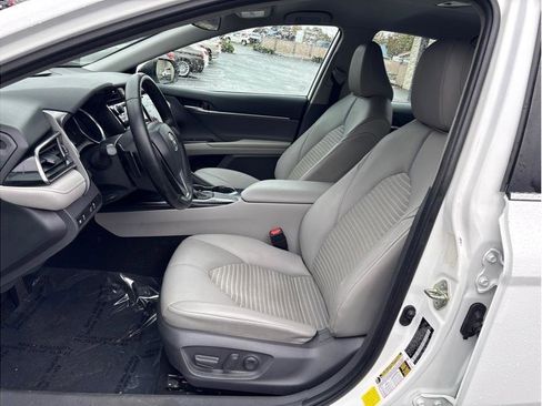 Used 2020 Toyota Camry SE image 9