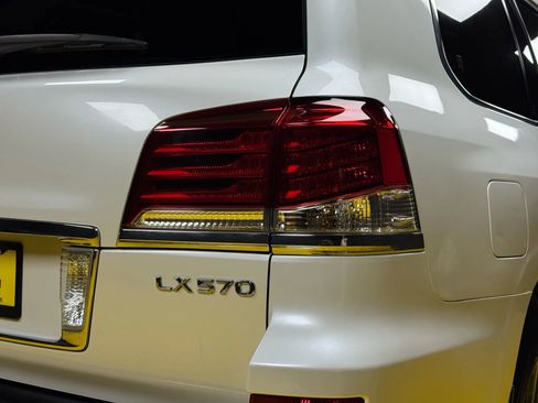 Used 2013 Lexus LX 570 4WD image 8