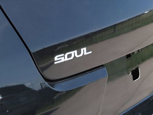 Used 2023 Kia Soul LX FWD image 29
