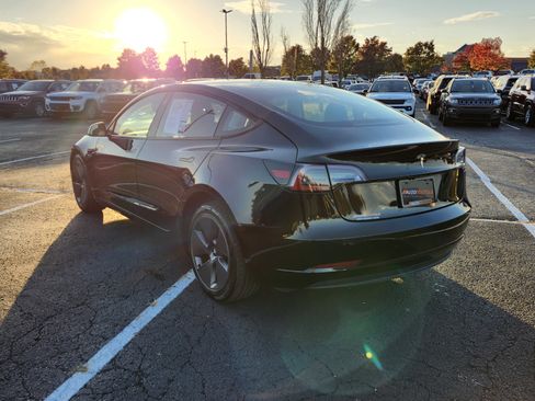 Used 2023 Tesla Model 3 Standard Range image 9