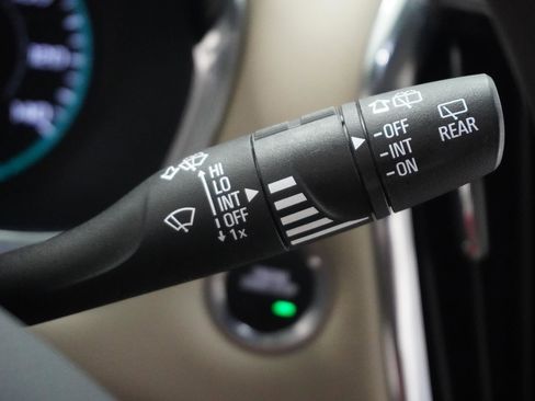 Used 2023 Chevrolet Traverse LS image 23