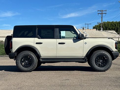 New 2026 Ford Bronco Outer Banks w/ Sasquatch Package image 3