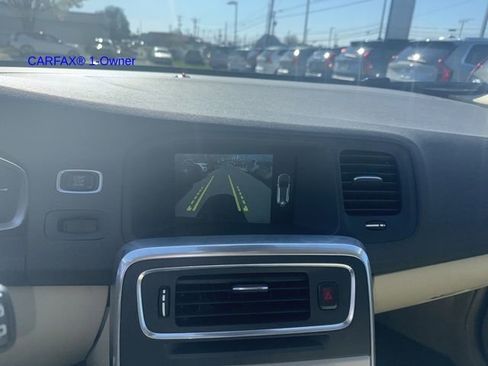 Used 2017 Volvo V60 T5 Cross Country image 18