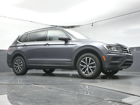 Used 2019 Volkswagen Tiguan SE w/ Panoramic Sunroof Package AWD/4WD image 32