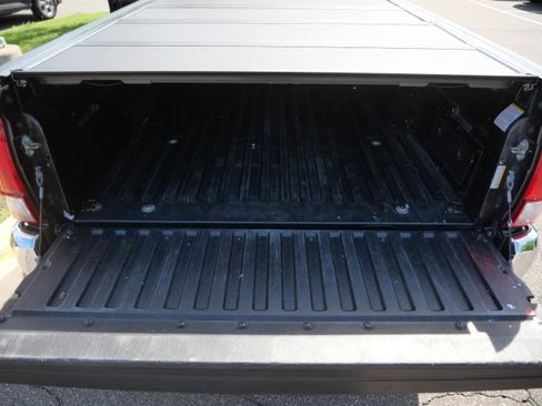 Used 2019 Toyota Tacoma SR5 AWD/4WD image 18