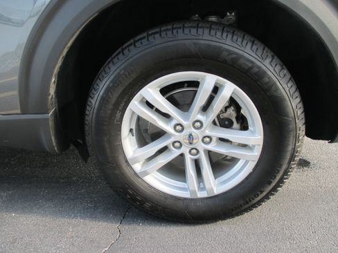 Used 2024 Ford Explorer XLT AWD/4WD image 9