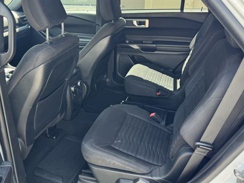 Used 2020 Ford Explorer XLT AWD/4WD image 8