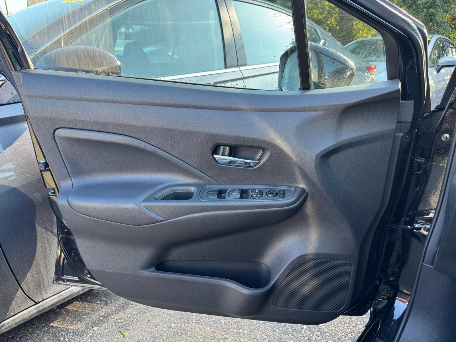 Used 2025 Nissan Versa SV FWD image 18