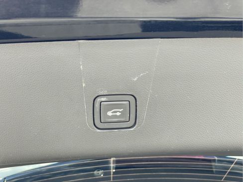 Used 2023 Chevrolet Traverse LT AWD/4WD image 10
