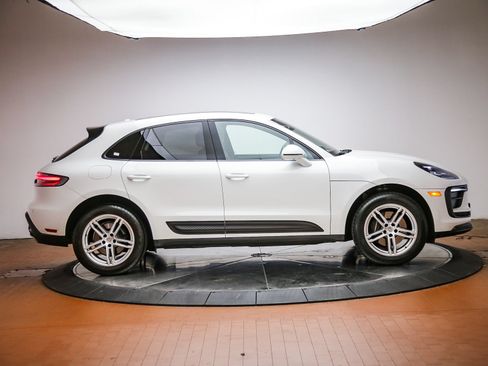 Certified 2023 Porsche Macan AWD/4WD image 8