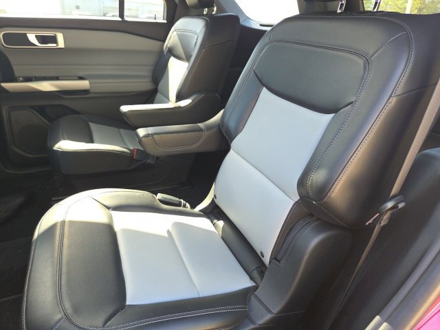 Used 2022 Ford Explorer XLT w/ Equipment Group 202A RWD image 12