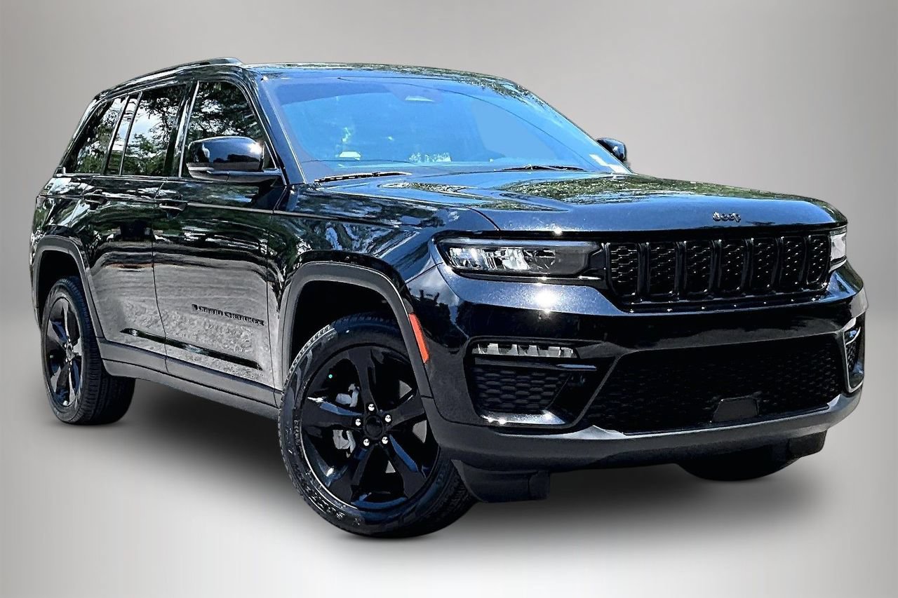 Used 2025 Jeep Grand Cherokee Limited w/ Black Appearance Package RWD image 2