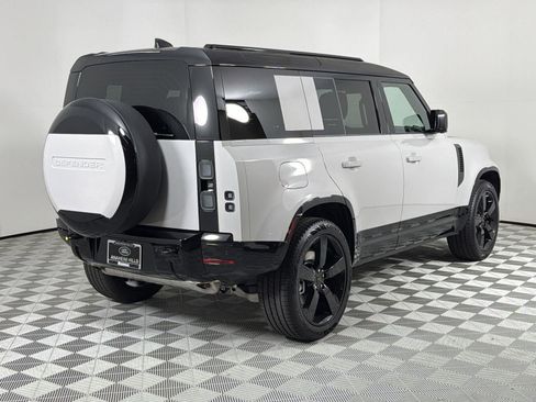 New 2026 Land Rover Defender 110 X-Dynamic SE image 5