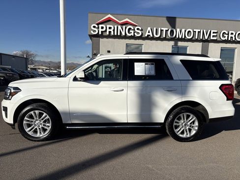 Used 2023 Ford Expedition XLT image 2