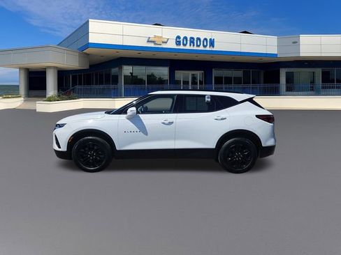 Used 2021 Chevrolet Blazer LT FWD image 2