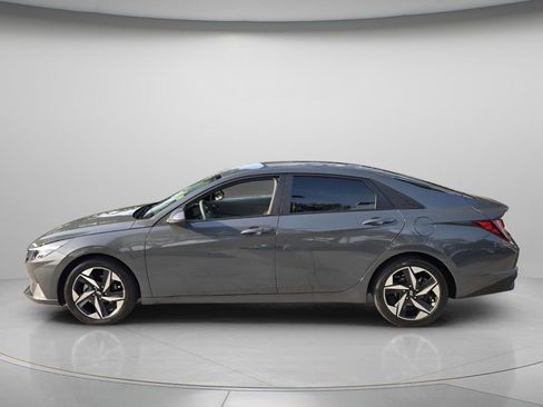 Used 2023 Hyundai Elantra SEL w/ Convenience Package FWD image 3