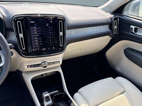 Certified 2024 Volvo XC40 B5 Plus w/ Protection Package Premier image 25