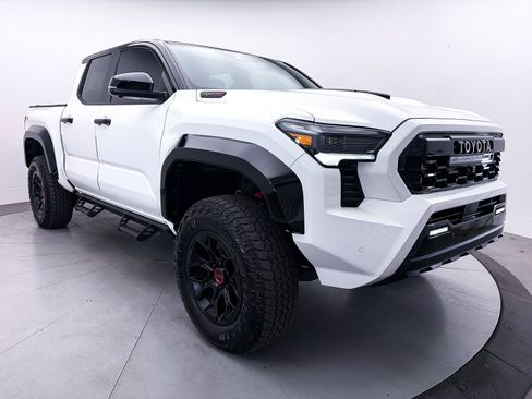 Used 2025 Toyota Tacoma TRD Pro AWD/4WD image 15