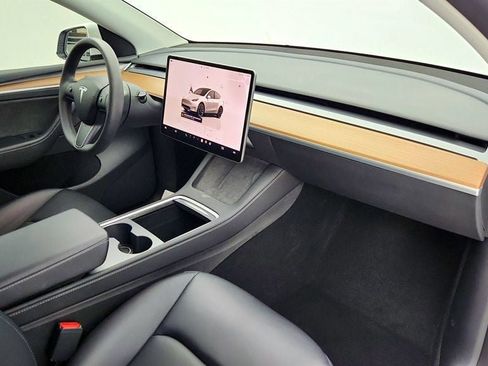 Used 2023 Tesla Model Y Long Range image 30