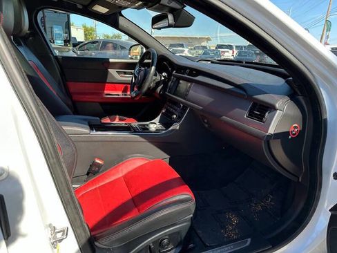 Used 2016 Jaguar XF R-Sport image 11