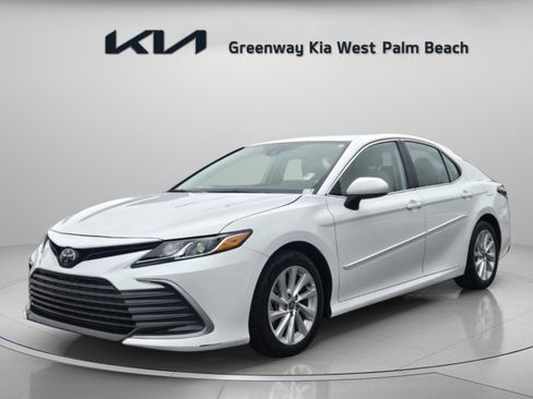 Used 2024 Toyota Camry LE image 3