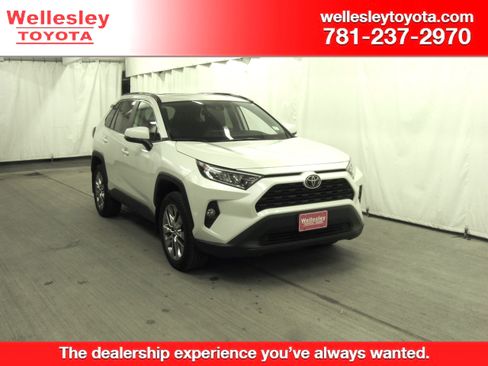 Used 2021 Toyota RAV4 XLE Premium image 1
