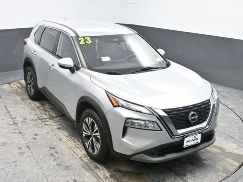 Used 2023 Nissan Rogue SV image 15