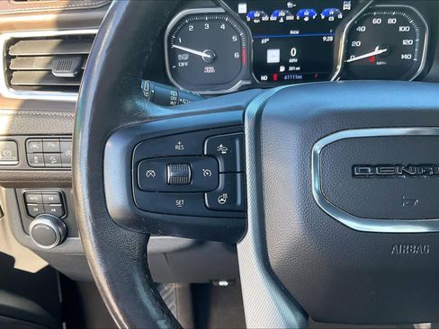 Used 2021 GMC Yukon Denali w/ Denali Premium Package image 23