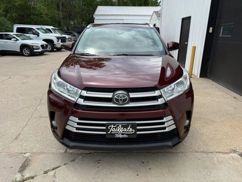 Used 2017 Toyota Highlander XLE AWD/4WD image 3