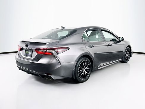 Used 2023 Toyota Camry SE image 9