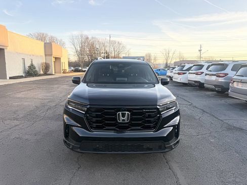 Used 2025 Honda Pilot Black Edition image 3