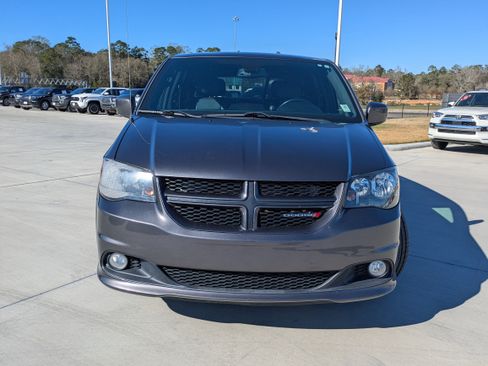 Used 2020 Dodge Grand Caravan GT image 2