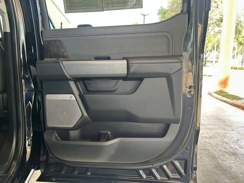 Used 2025 Ford F350 Lariat w/ Lariat Ultimate Package AWD/4WD image 35