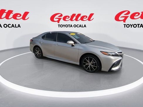 Used 2023 Toyota Camry SE image 2