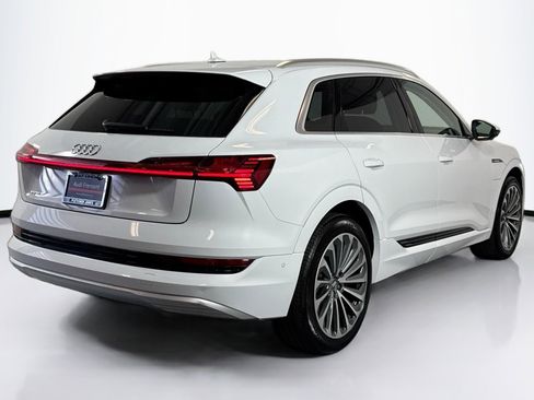 Used 2019 Audi e-tron Prestige w/ Prestige Package image 5