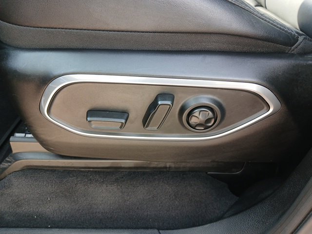 Used 2024 Jeep Wagoneer L Series II AWD/4WD image 35