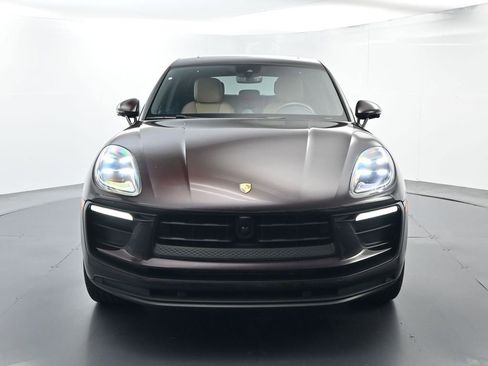 Certified 2025 Porsche Macan AWD/4WD image 18