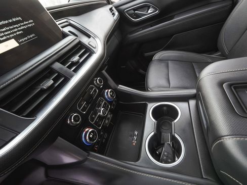 Used 2023 GMC Yukon SLT w/ SLT Premium Package image 24