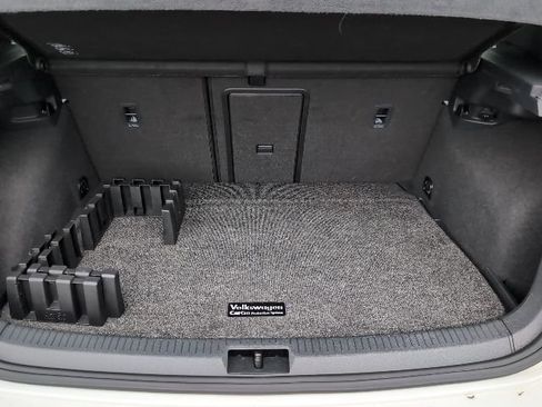 Used 2018 Volkswagen Golf R 4-Door image 26