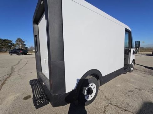 Used 2024 Chevrolet Brightdrop 400 AWD/4WD image 3